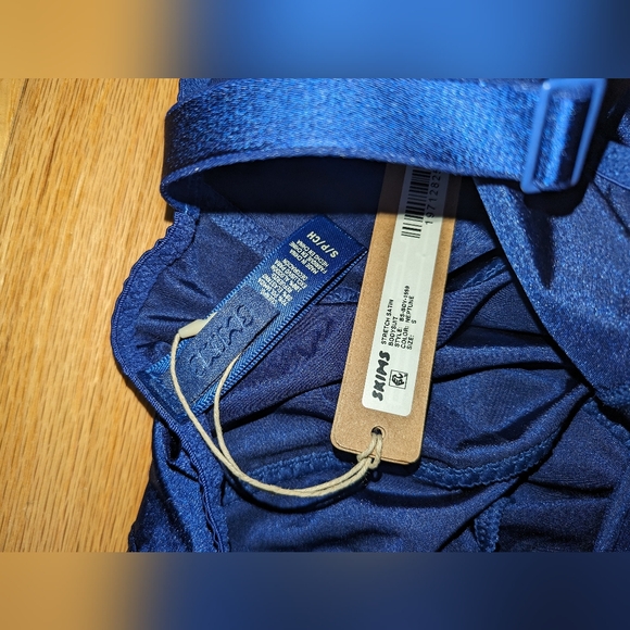 NWT SKIMS STRETCH SATIN BODYSUIT IN NEPTUNE - Picture 7 of 7